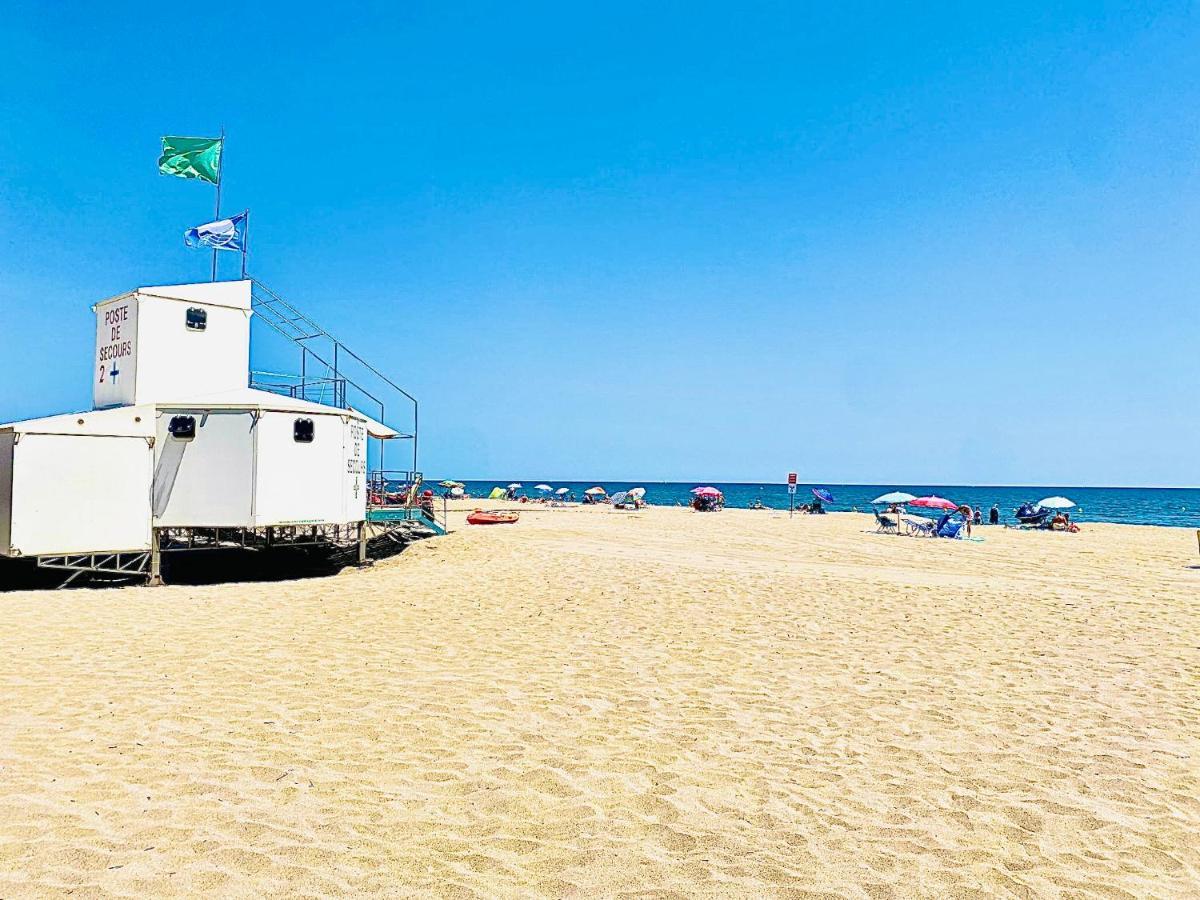 Appartement Proche Mer Avec Piscine Et Parking Fleury  Esterno foto