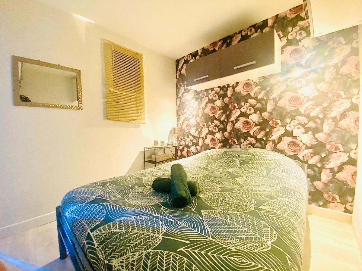 Appartement Proche Mer Avec Piscine Et Parking Fleury  Esterno foto