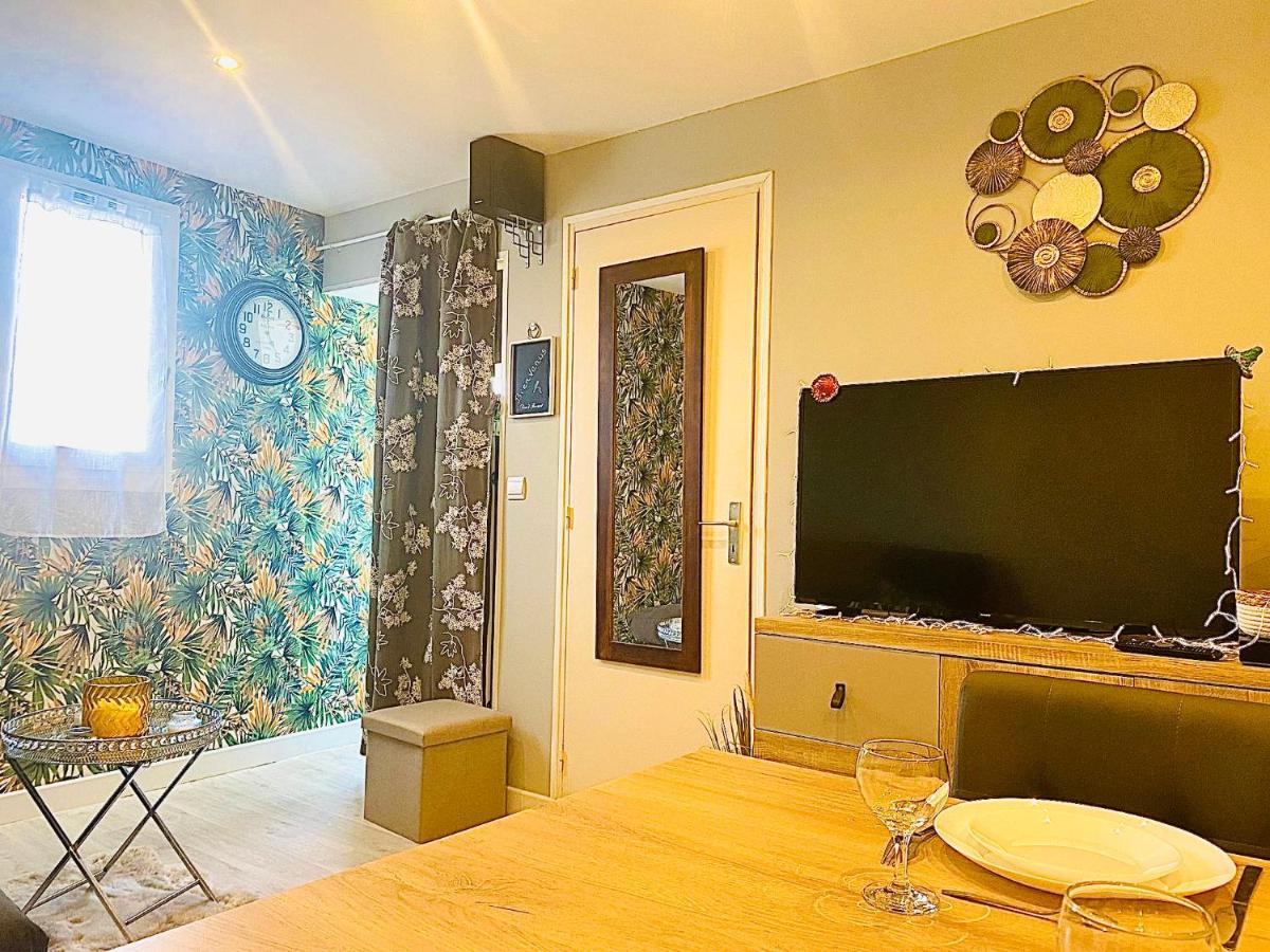 Appartement Proche Mer Avec Piscine Et Parking Fleury  Esterno foto