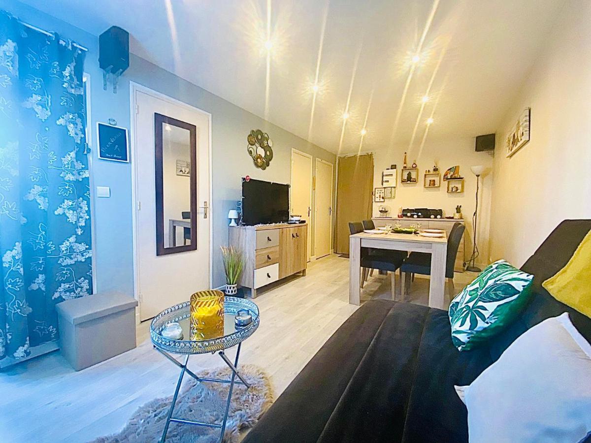 Appartement Proche Mer Avec Piscine Et Parking Fleury  Esterno foto